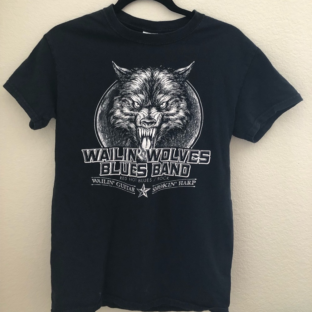 Wailin’ Wolves Band Tee